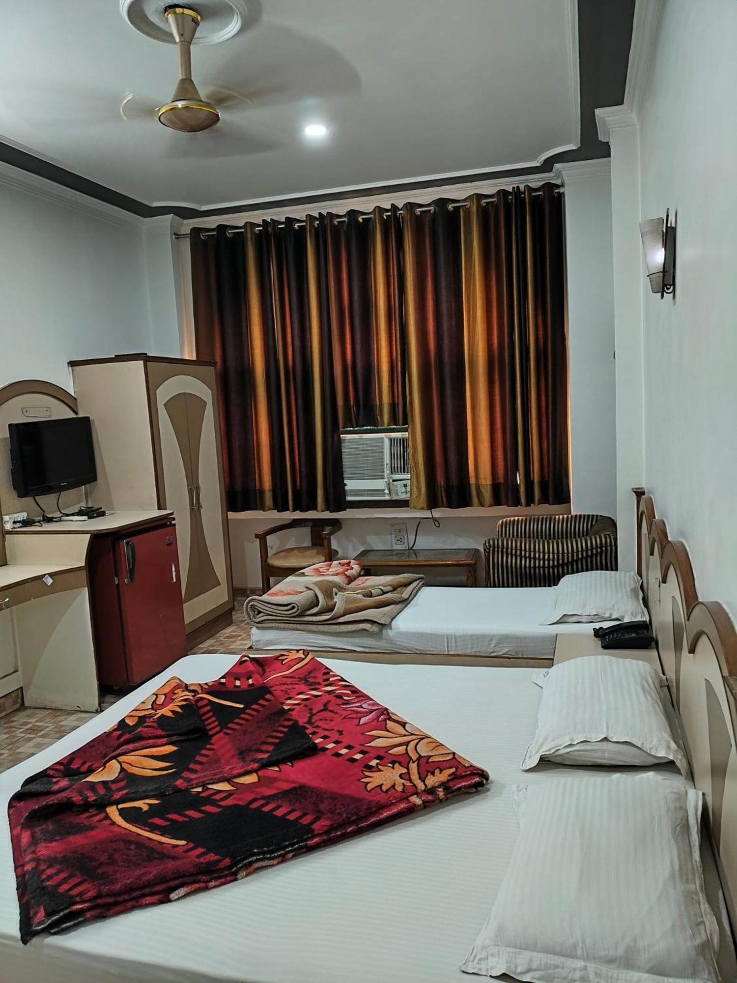 Hotel Yatri International Neu-Delhi Exterior foto