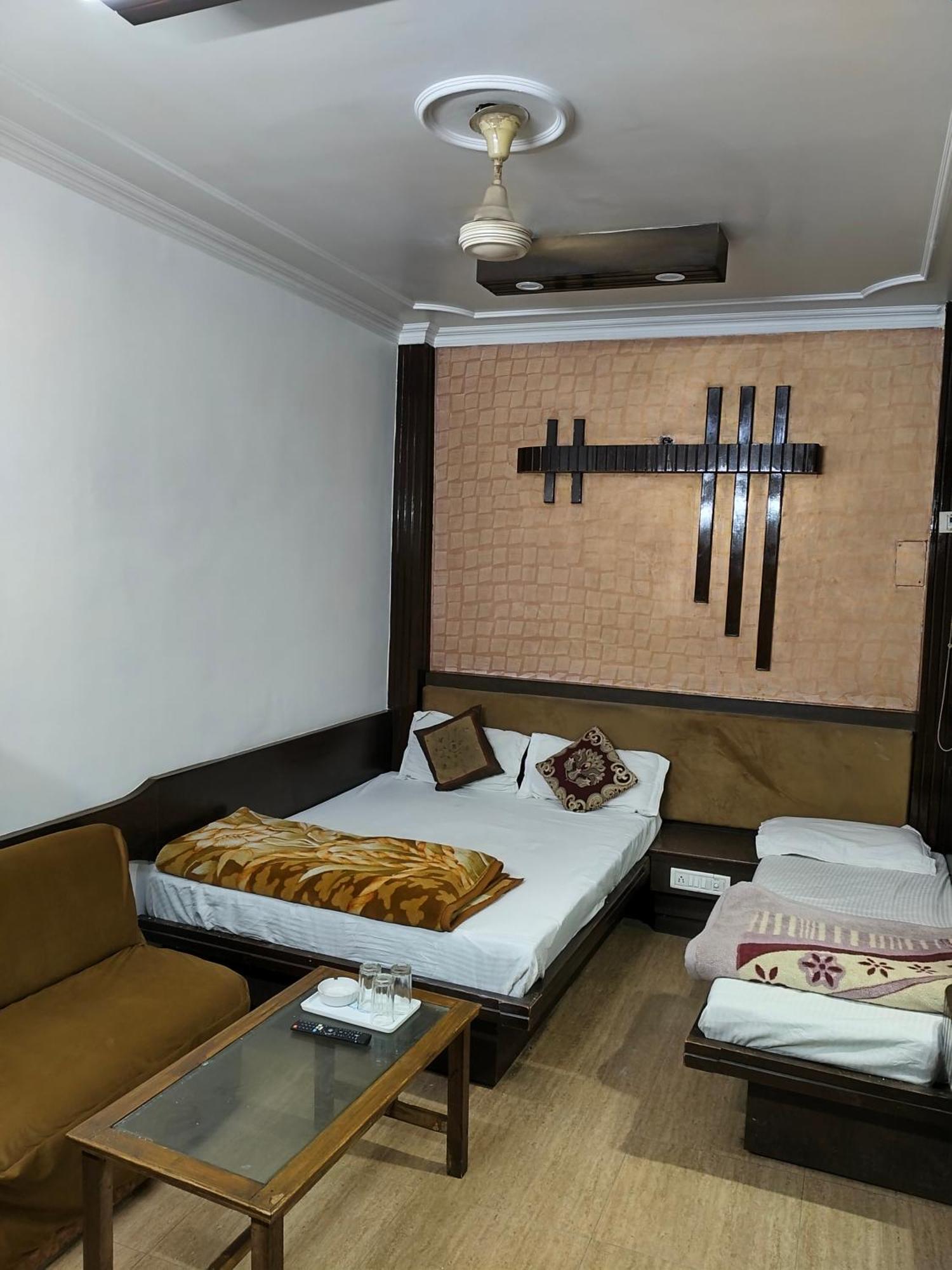 Hotel Yatri International Neu-Delhi Zimmer foto