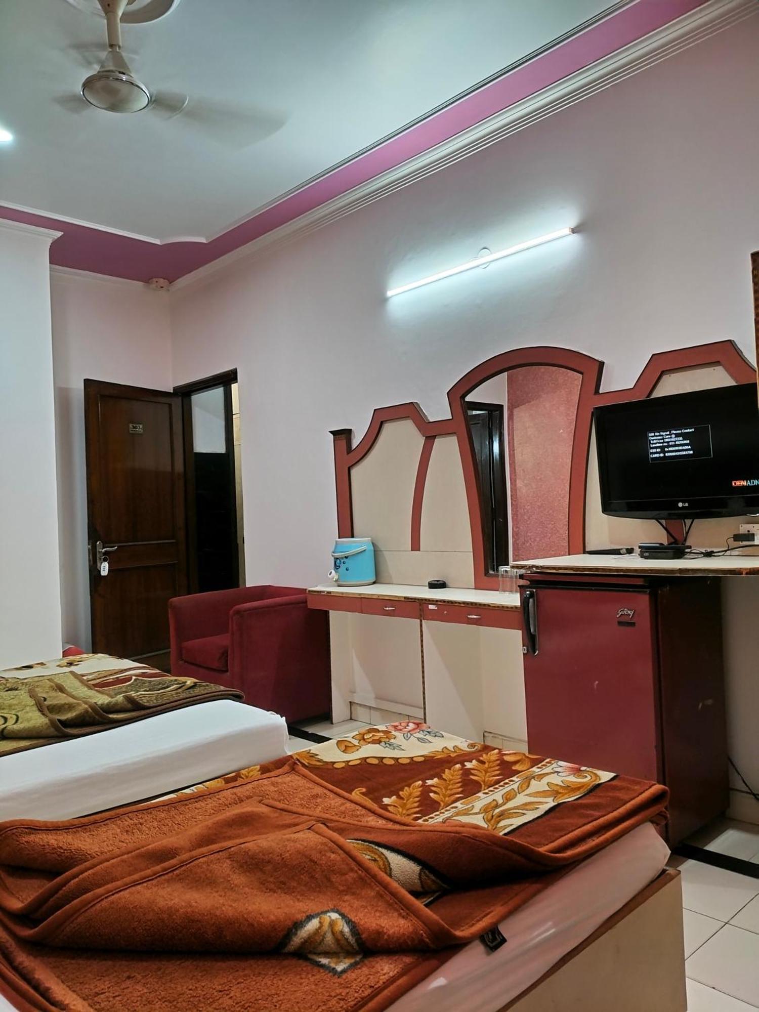 Hotel Yatri International Neu-Delhi Zimmer foto