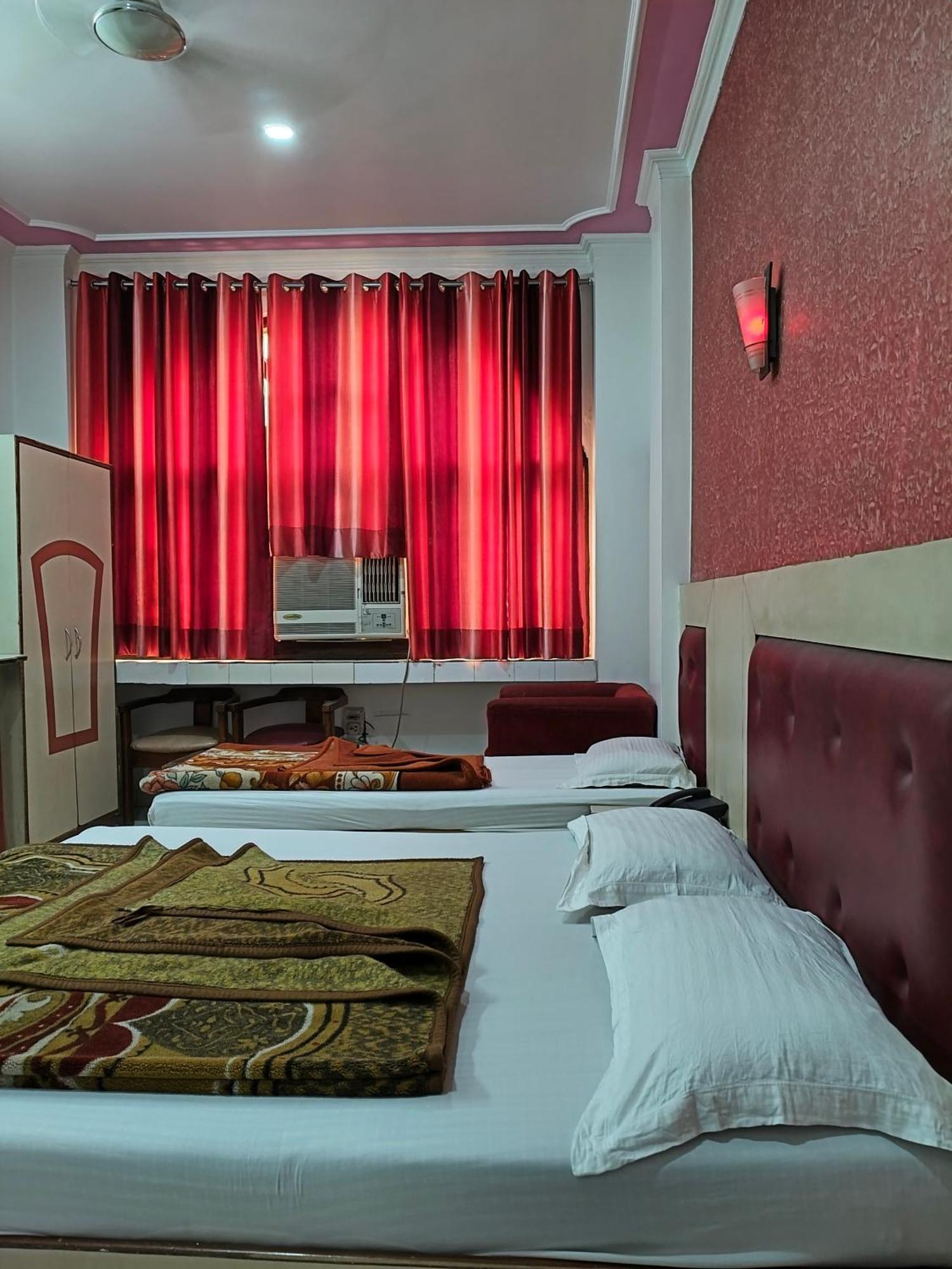 Hotel Yatri International Neu-Delhi Zimmer foto