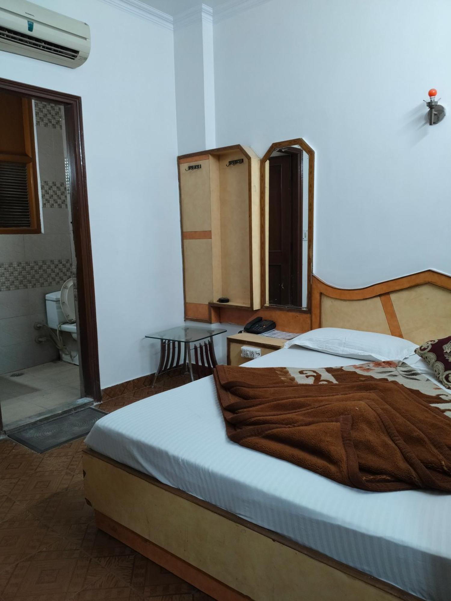 Hotel Yatri International Neu-Delhi Zimmer foto