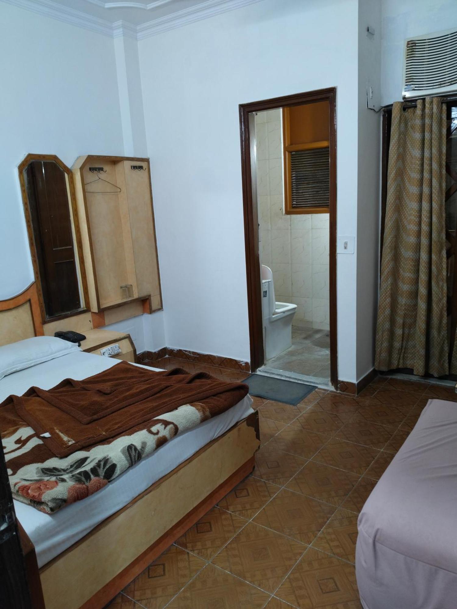 Hotel Yatri International Neu-Delhi Zimmer foto