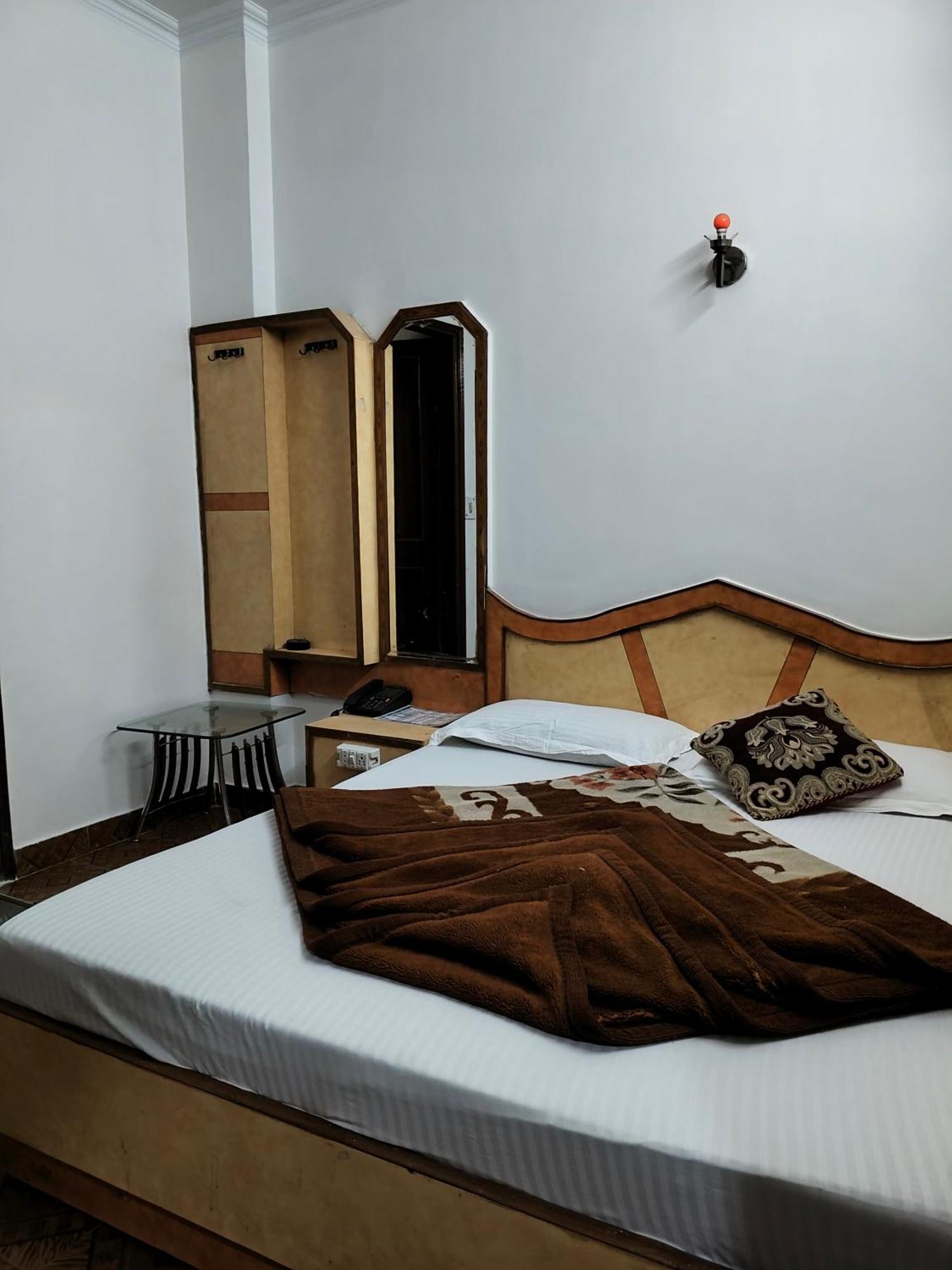 Hotel Yatri International Neu-Delhi Zimmer foto