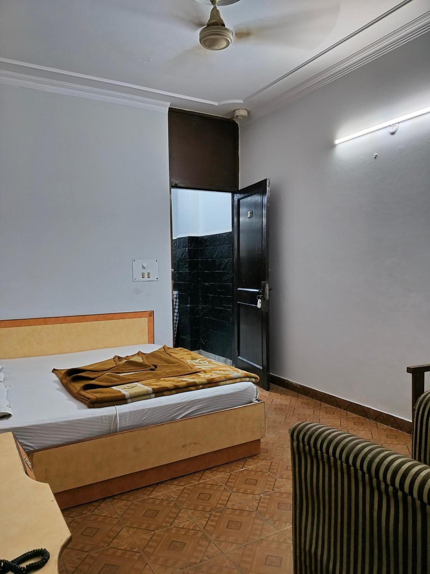 Hotel Yatri International Neu-Delhi Zimmer foto