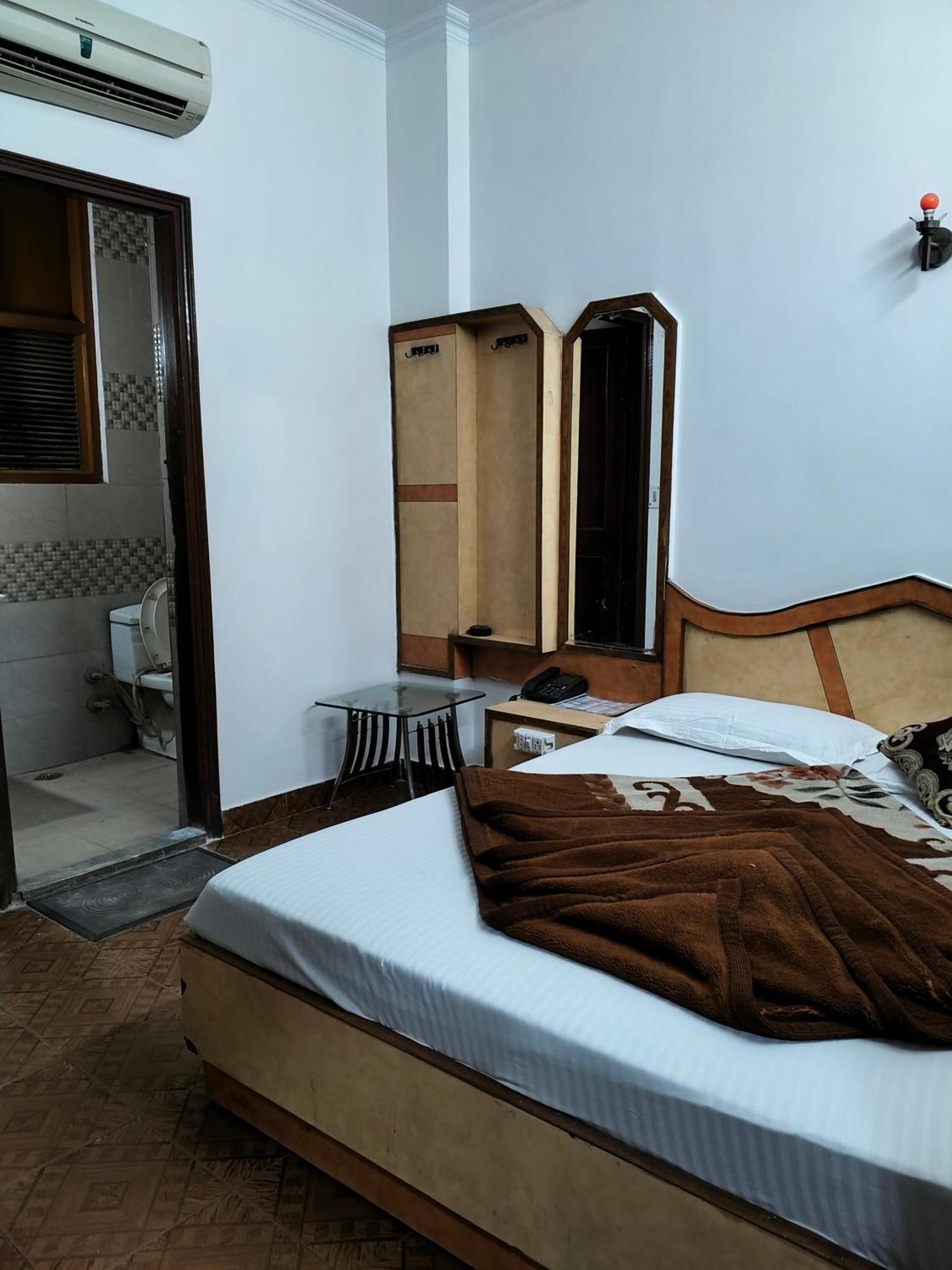 Hotel Yatri International Neu-Delhi Zimmer foto