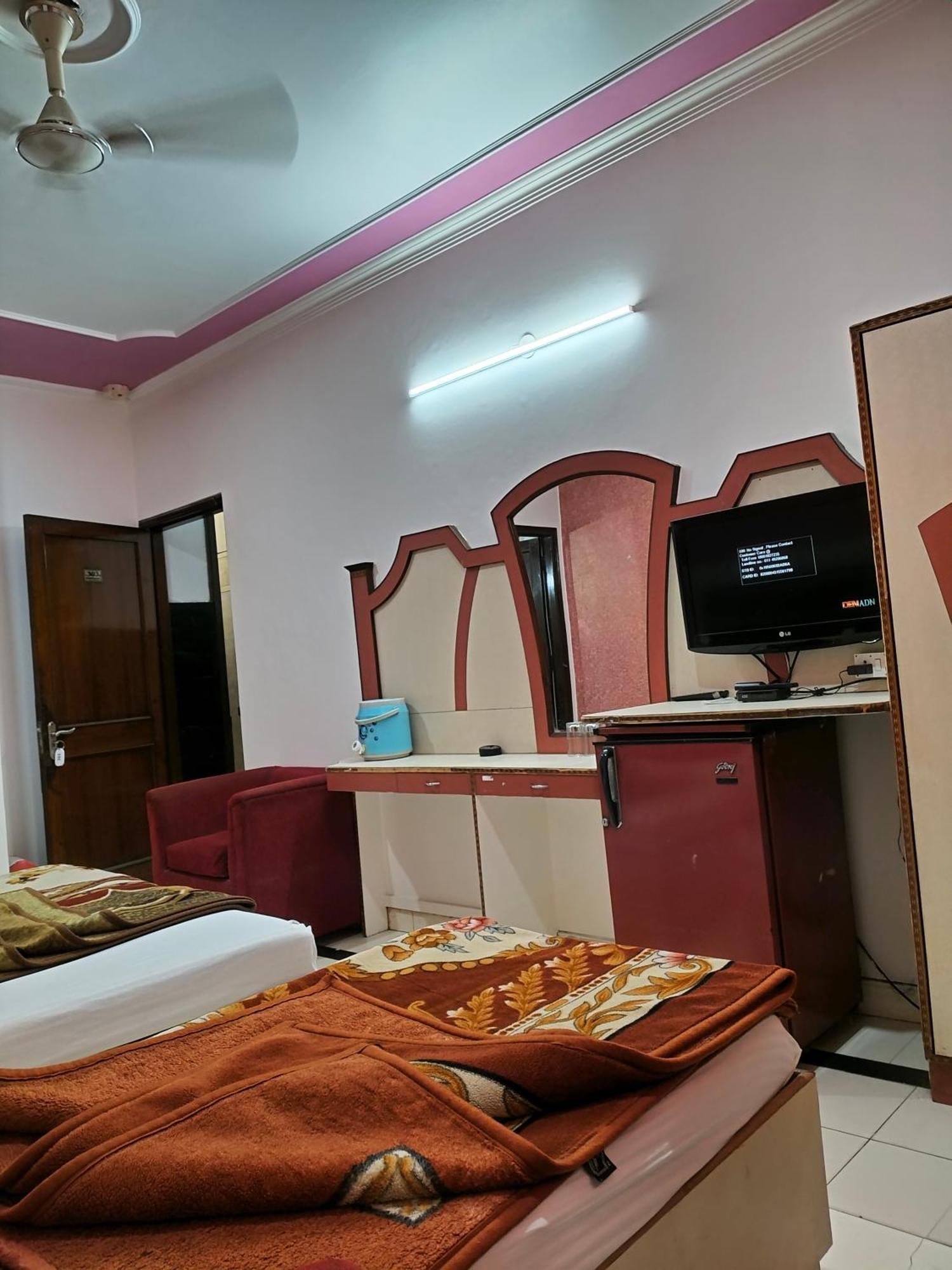 Hotel Yatri International Neu-Delhi Zimmer foto
