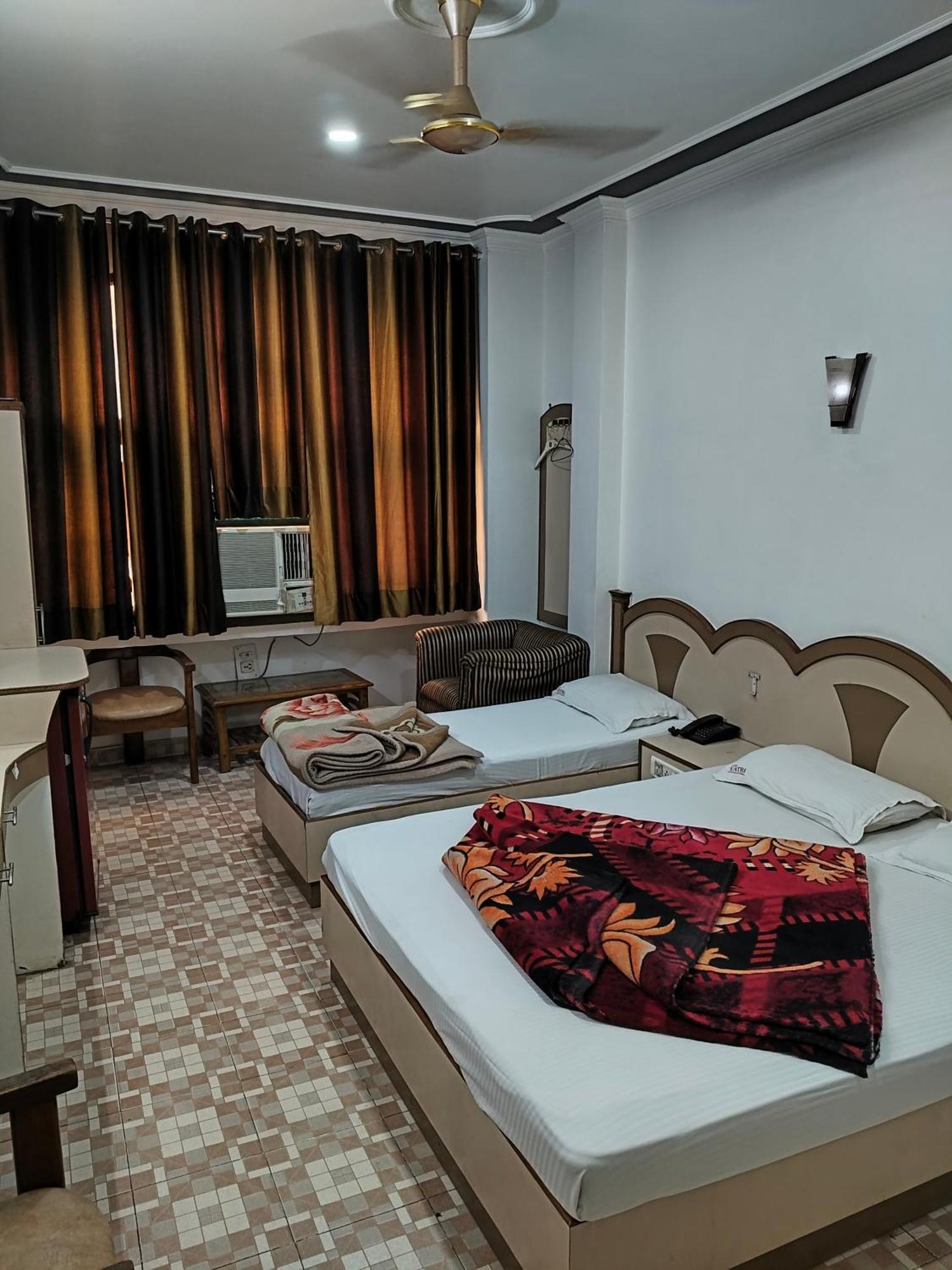 Hotel Yatri International Neu-Delhi Zimmer foto