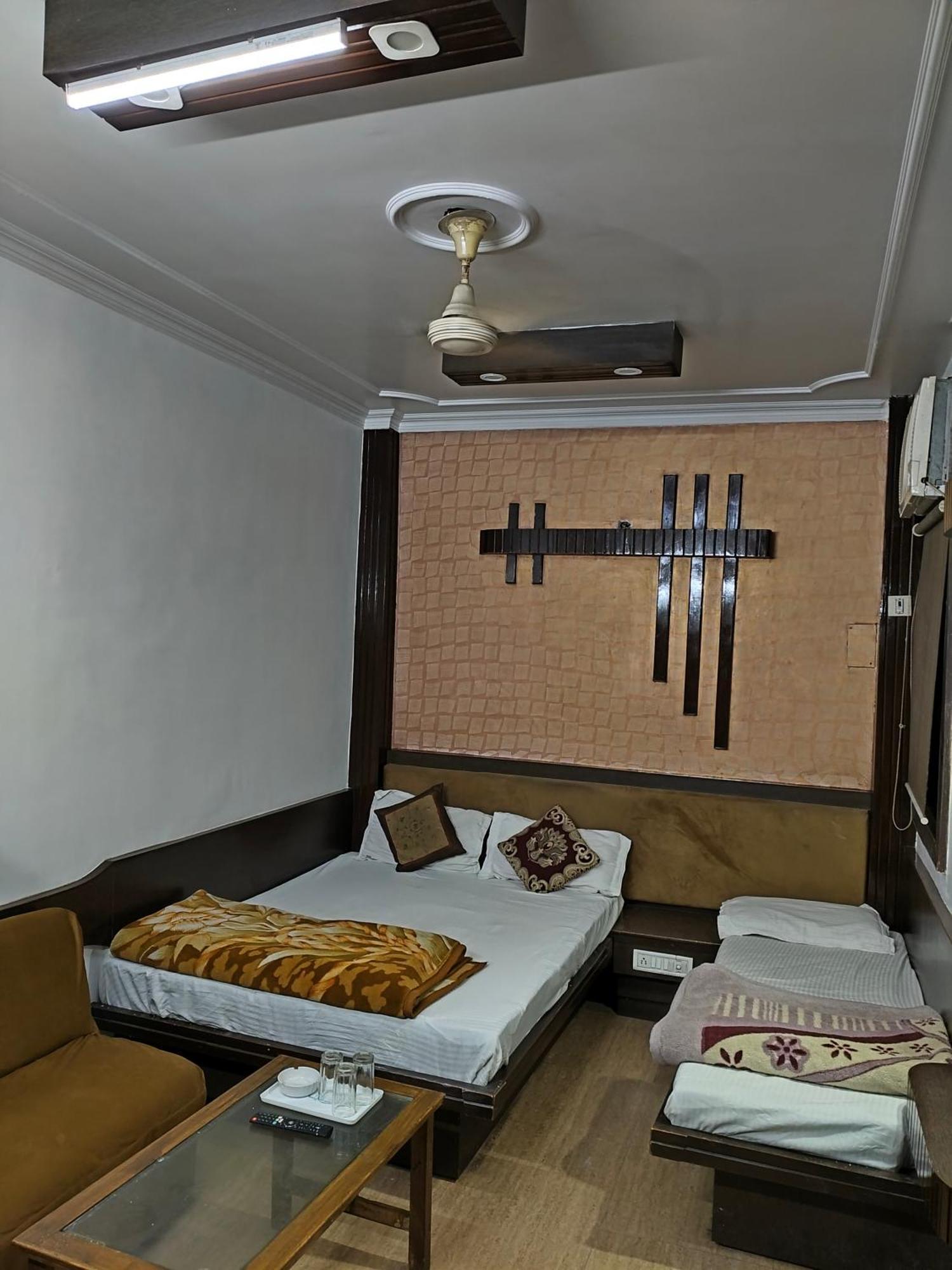 Hotel Yatri International Neu-Delhi Zimmer foto
