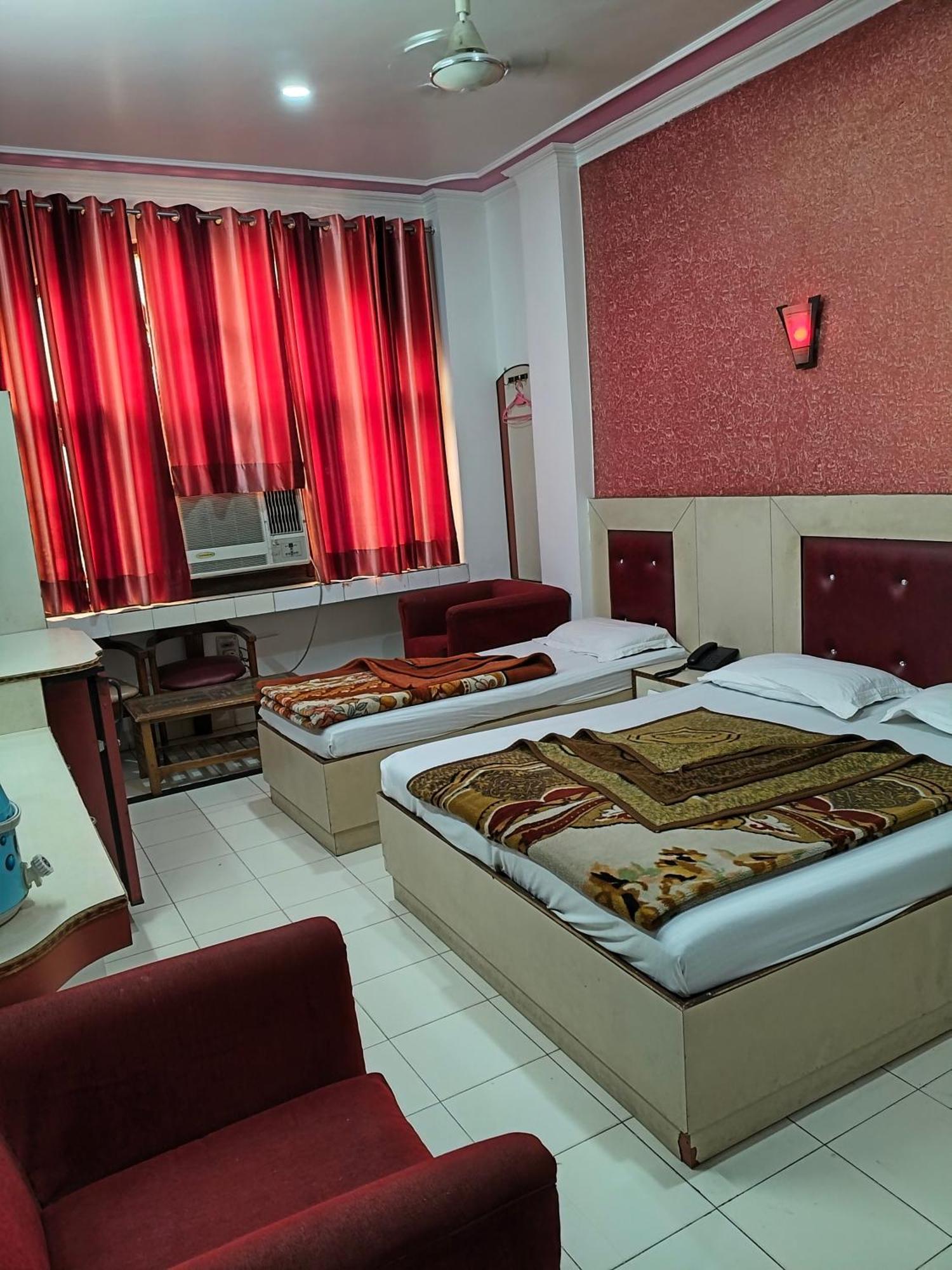 Hotel Yatri International Neu-Delhi Zimmer foto