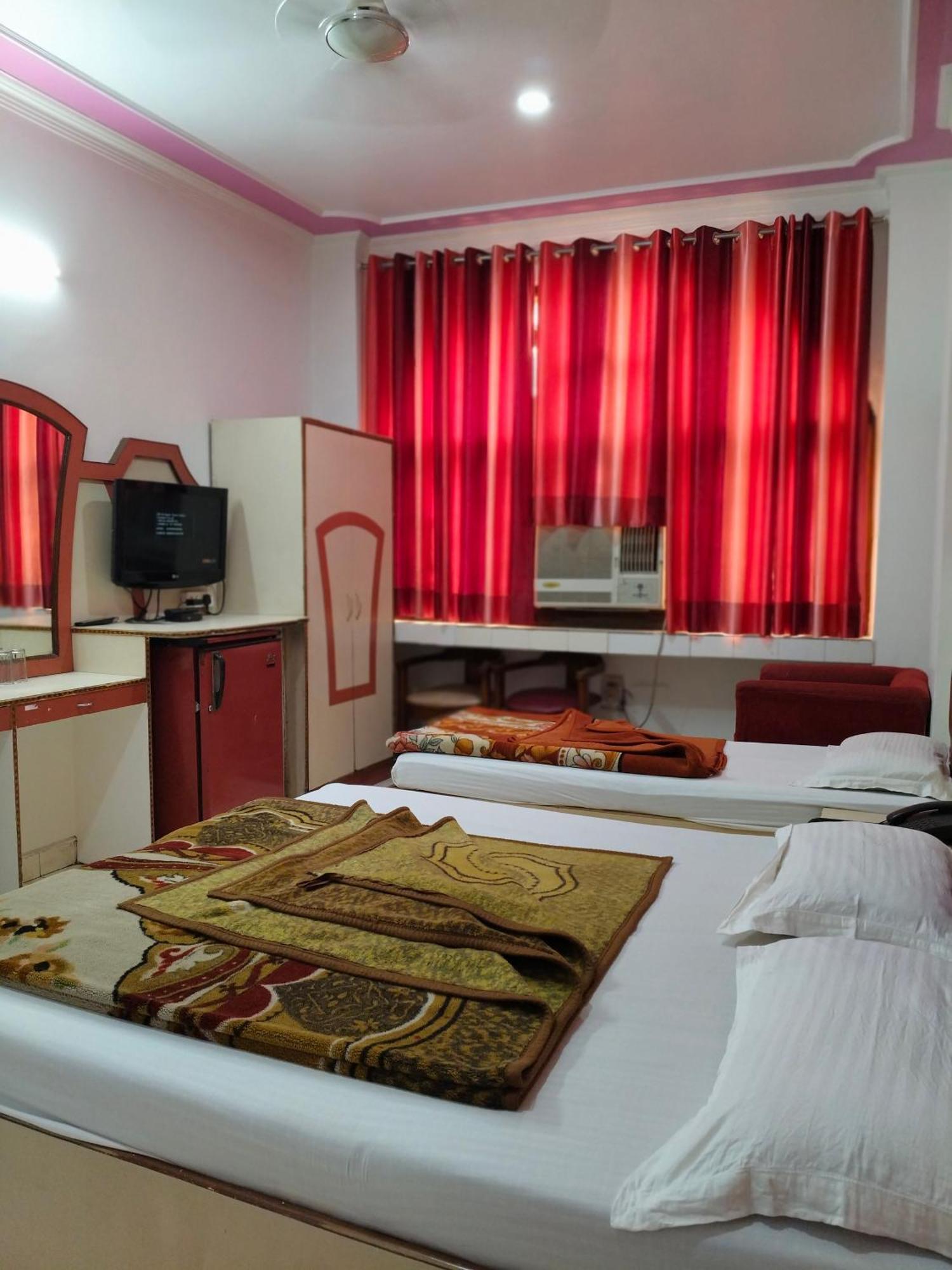 Hotel Yatri International Neu-Delhi Zimmer foto